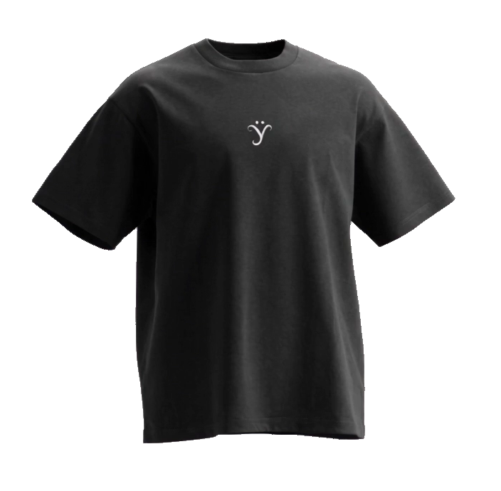 Étude visuelle du t-shirt noir JOŸA, d’après la collection Tayc
