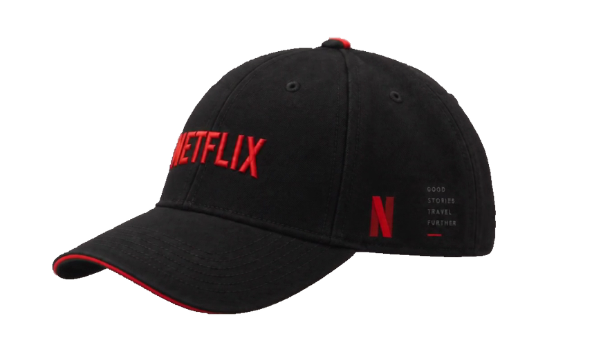 Casquette noire Netflix brodée en rouge, vue à 360°